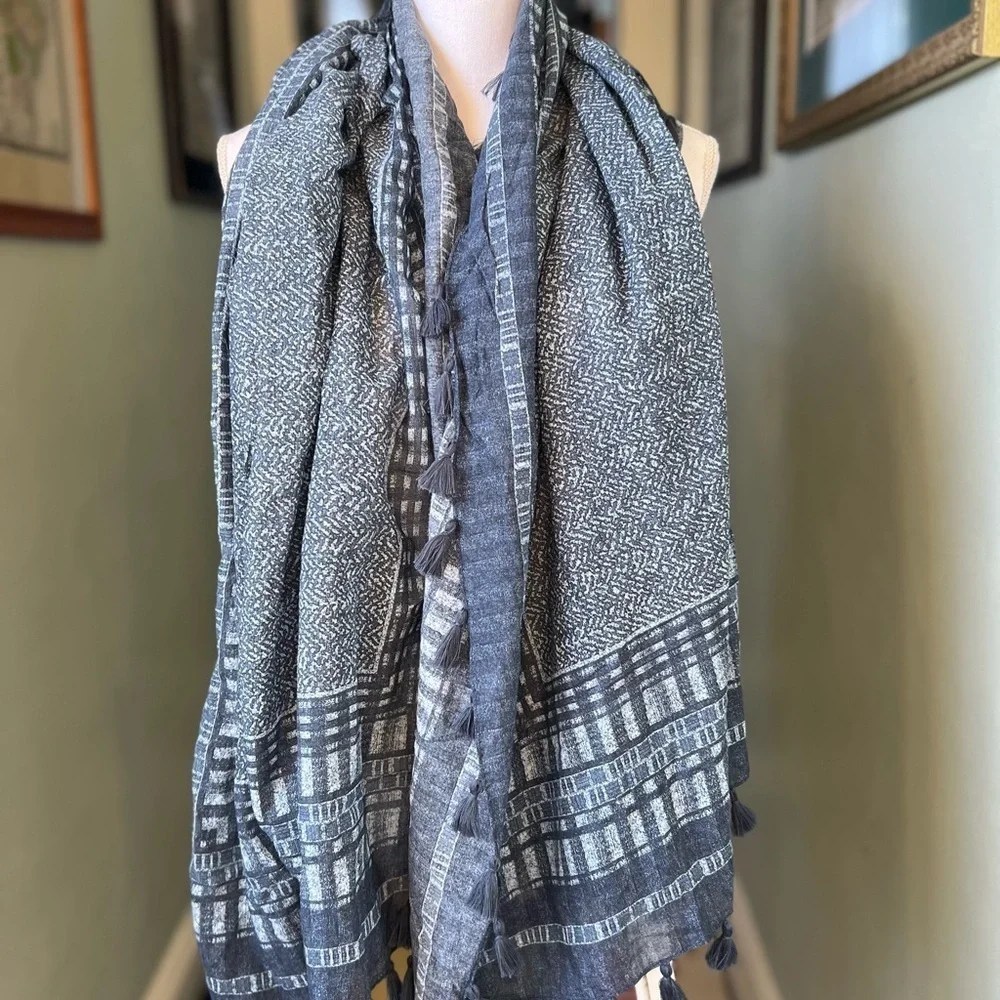 Marla Wynne Lightweight Large Scarf Wrap Tassels Blue-gray New